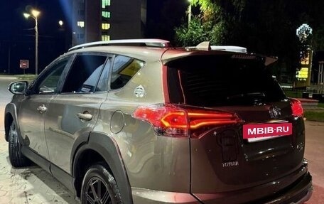 Toyota RAV4, 2018 год, 3 700 000 рублей, 8 фотография