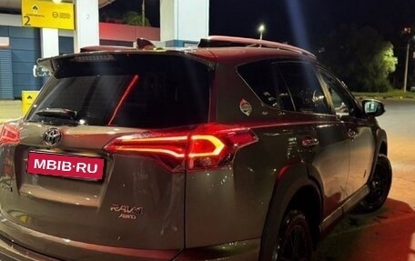 Toyota RAV4, 2018 год, 3 700 000 рублей, 7 фотография