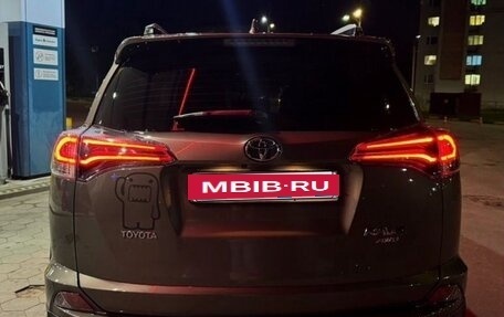 Toyota RAV4, 2018 год, 3 700 000 рублей, 6 фотография