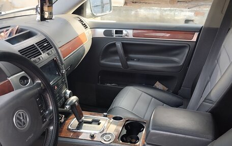 Volkswagen Touareg III, 2004 год, 750 000 рублей, 4 фотография