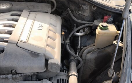 Volkswagen Touareg III, 2004 год, 750 000 рублей, 9 фотография