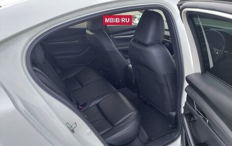 Mazda 3, 2019 год, 1 800 000 рублей, 17 фотография