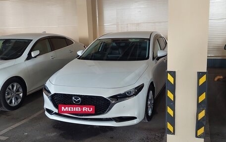 Mazda 3, 2019 год, 1 800 000 рублей, 18 фотография