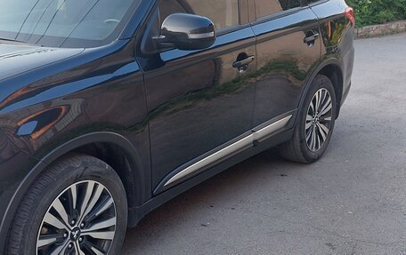 Mitsubishi Outlander III рестайлинг 3, 2021 год, 2 580 000 рублей, 6 фотография