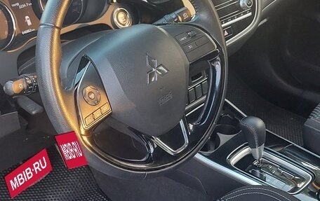 Mitsubishi Outlander III рестайлинг 3, 2021 год, 2 580 000 рублей, 3 фотография