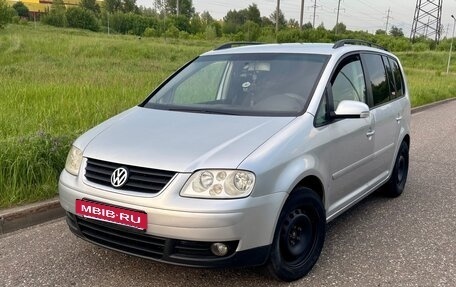 Volkswagen Touran III, 2005 год, 770 000 рублей, 3 фотография