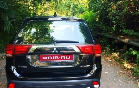 Mitsubishi Outlander III рестайлинг 3, 2018 год, 2 050 000 рублей, 1 фотография