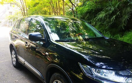 Mitsubishi Outlander III рестайлинг 3, 2018 год, 2 050 000 рублей, 2 фотография