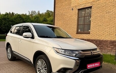 Mitsubishi Outlander III рестайлинг 3, 2021 год, 1 990 000 рублей, 1 фотография