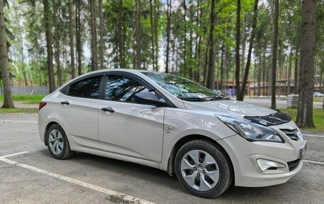 Hyundai Solaris II рестайлинг, 2015 год, 1 200 000 рублей, 3 фотография