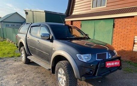 Mitsubishi L200 IV рестайлинг, 2013 год, 1 800 000 рублей, 4 фотография