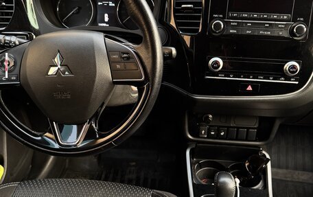 Mitsubishi Outlander III рестайлинг 3, 2021 год, 1 990 000 рублей, 8 фотография