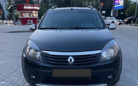 Renault Sandero I, 2013 год, 795 000 рублей, 2 фотография