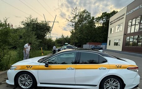 Toyota Camry, 2018 год, 2 100 000 рублей, 4 фотография