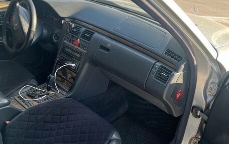 Mercedes-Benz E-Класс, 1999 год, 670 000 рублей, 4 фотография