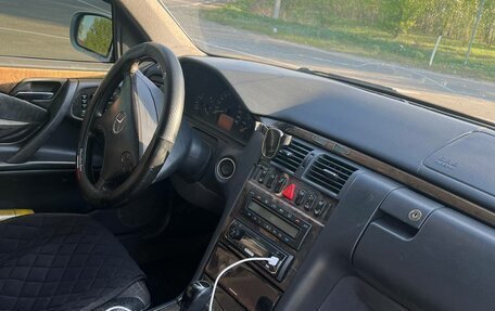 Mercedes-Benz E-Класс, 1999 год, 670 000 рублей, 10 фотография