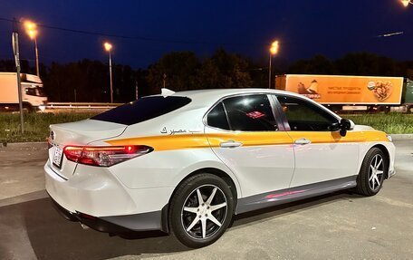 Toyota Camry, 2020 год, 1 870 000 рублей, 3 фотография