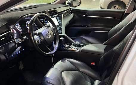 Toyota Camry, 2020 год, 1 870 000 рублей, 6 фотография