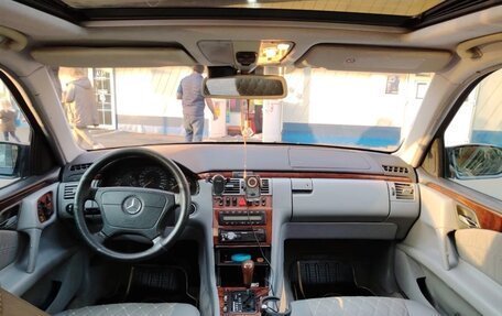 Mercedes-Benz E-Класс, 1999 год, 600 000 рублей, 8 фотография