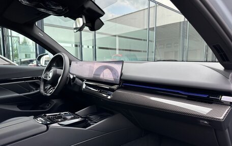 BMW 5 серия, 2024 год, 6 240 000 рублей, 12 фотография