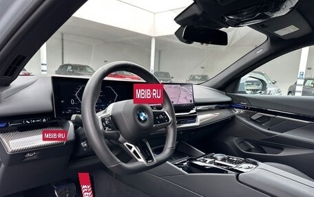 BMW 5 серия, 2024 год, 6 240 000 рублей, 10 фотография