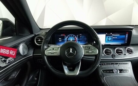 Mercedes-Benz E-Класс, 2018 год, 3 395 000 рублей, 15 фотография
