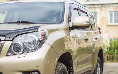 Toyota Land Cruiser Prado 150 рестайлинг 2, 2010 год, 3 000 000 рублей, 3 фотография