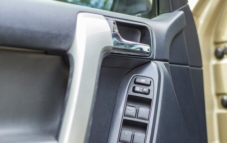 Toyota Land Cruiser Prado 150 рестайлинг 2, 2010 год, 3 000 000 рублей, 5 фотография