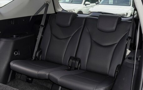 Toyota Prius v (+) I (ZVW40/41) рестайлинг, 2019 год, 2 480 000 рублей, 12 фотография