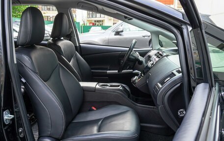 Toyota Prius v (+) I (ZVW40/41) рестайлинг, 2019 год, 2 480 000 рублей, 8 фотография