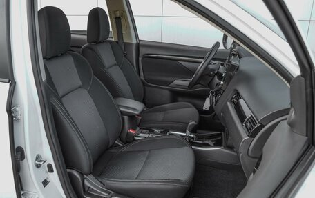 Mitsubishi Outlander III рестайлинг 3, 2019 год, 2 180 000 рублей, 8 фотография