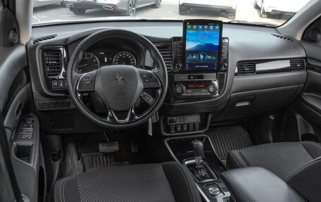 Mitsubishi Outlander III рестайлинг 3, 2019 год, 2 180 000 рублей, 6 фотография