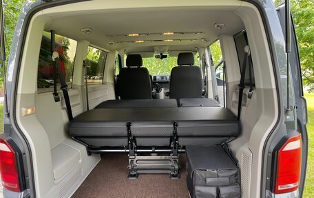 Volkswagen Caravelle T6 рестайлинг, 2019 год, 3 900 000 рублей, 21 фотография