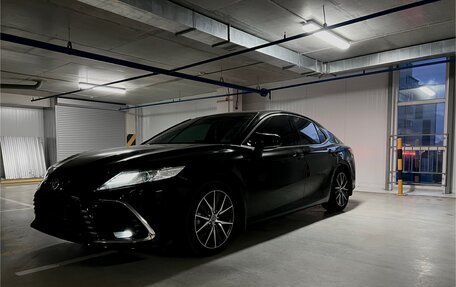 Toyota Camry, 2021 год, 3 950 000 рублей, 9 фотография