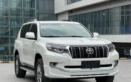Toyota Land Cruiser Prado 150 рестайлинг 2, 2020 год, 5 970 999 рублей, 3 фотография