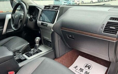 Toyota Land Cruiser Prado 150 рестайлинг 2, 2020 год, 5 970 999 рублей, 7 фотография