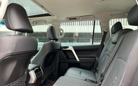 Toyota Land Cruiser Prado 150 рестайлинг 2, 2020 год, 5 970 999 рублей, 12 фотография