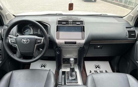 Toyota Land Cruiser Prado 150 рестайлинг 2, 2020 год, 5 970 999 рублей, 8 фотография