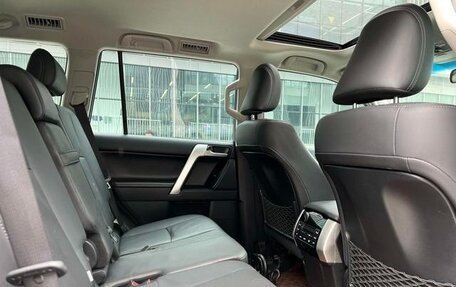 Toyota Land Cruiser Prado 150 рестайлинг 2, 2020 год, 5 970 999 рублей, 11 фотография