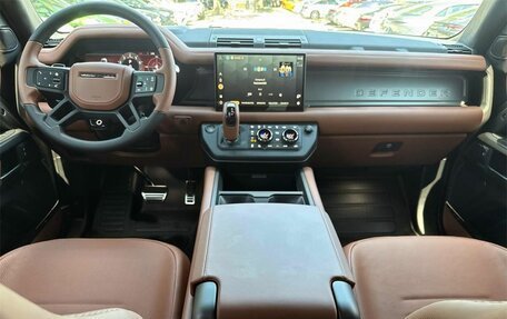 Land Rover Defender II, 2025 год, 27 900 000 рублей, 13 фотография