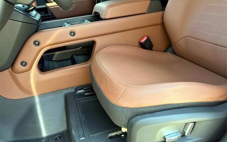 Land Rover Defender II, 2025 год, 27 900 000 рублей, 9 фотография