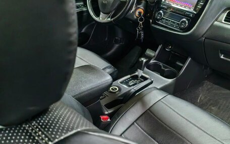 Mitsubishi Outlander III рестайлинг 3, 2012 год, 1 310 000 рублей, 7 фотография