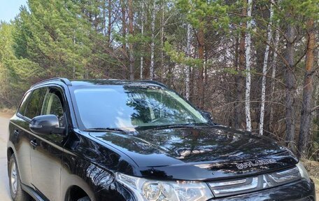 Mitsubishi Outlander III рестайлинг 3, 2012 год, 1 310 000 рублей, 14 фотография