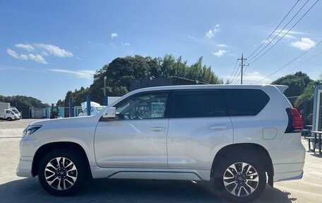 Toyota Land Cruiser Prado 150 рестайлинг 2, 2021 год, 3 740 000 рублей, 4 фотография