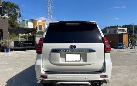 Toyota Land Cruiser Prado 150 рестайлинг 2, 2021 год, 3 740 000 рублей, 6 фотография