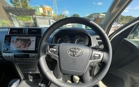 Toyota Land Cruiser Prado 150 рестайлинг 2, 2021 год, 3 740 000 рублей, 10 фотография