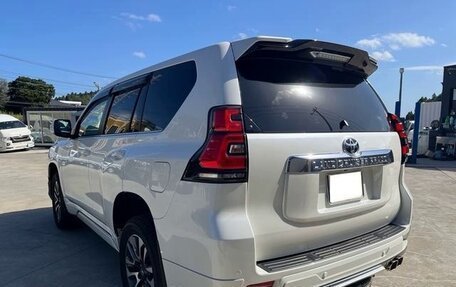 Toyota Land Cruiser Prado 150 рестайлинг 2, 2021 год, 3 740 000 рублей, 5 фотография