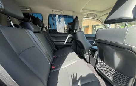 Toyota Land Cruiser Prado 150 рестайлинг 2, 2021 год, 3 740 000 рублей, 23 фотография