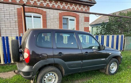 Chevrolet Niva I рестайлинг, 2017 год, 550 000 рублей, 4 фотография