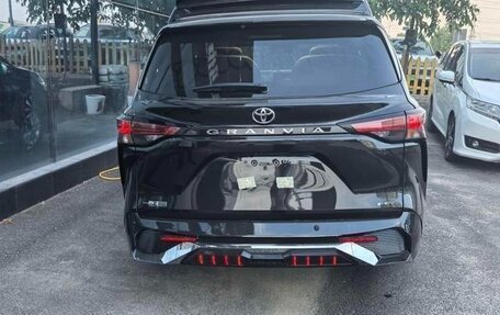 Toyota Granvia, 2025 год, 6 962 000 рублей, 3 фотография